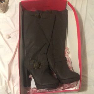 High heel brown boots never worn